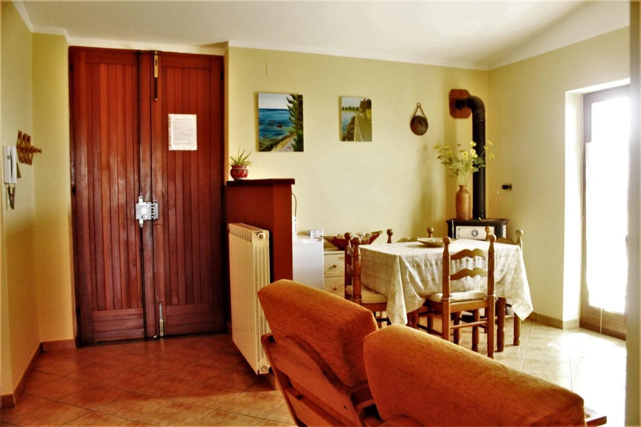 mansarda fiorita Bed and Breakfast Abatemarco Exteriör bild