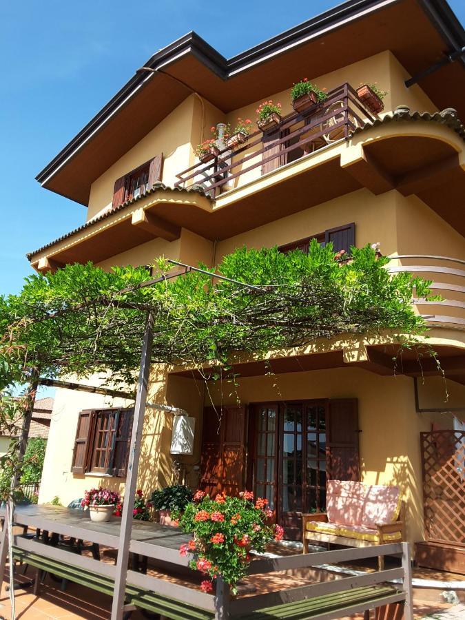 mansarda fiorita Bed and Breakfast Abatemarco Exteriör bild