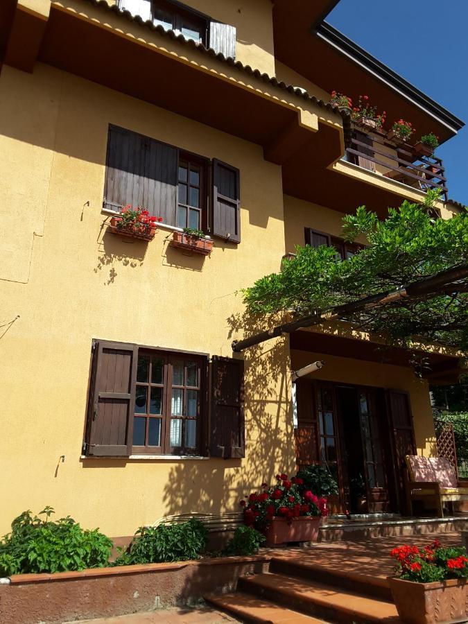 mansarda fiorita Bed and Breakfast Abatemarco Exteriör bild