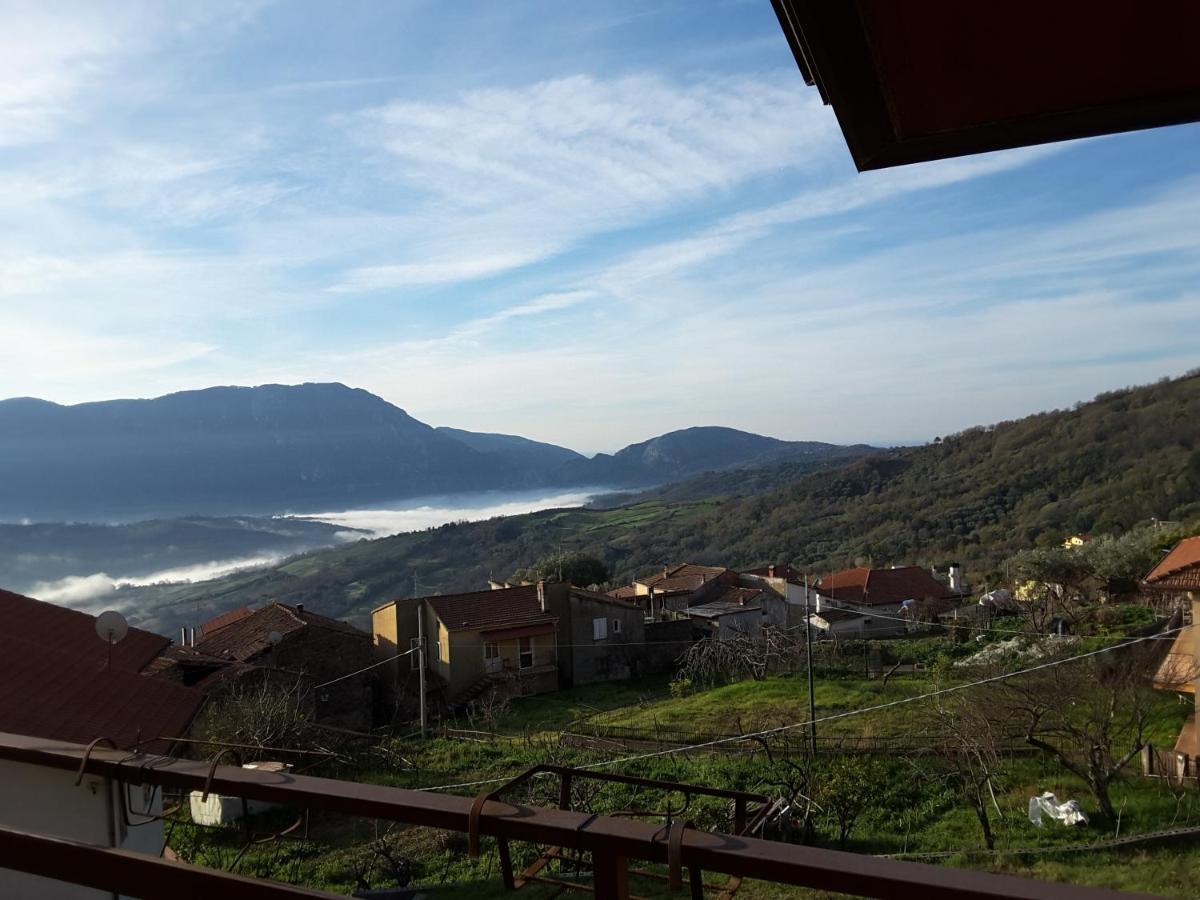 mansarda fiorita Bed and Breakfast Abatemarco Rum bild