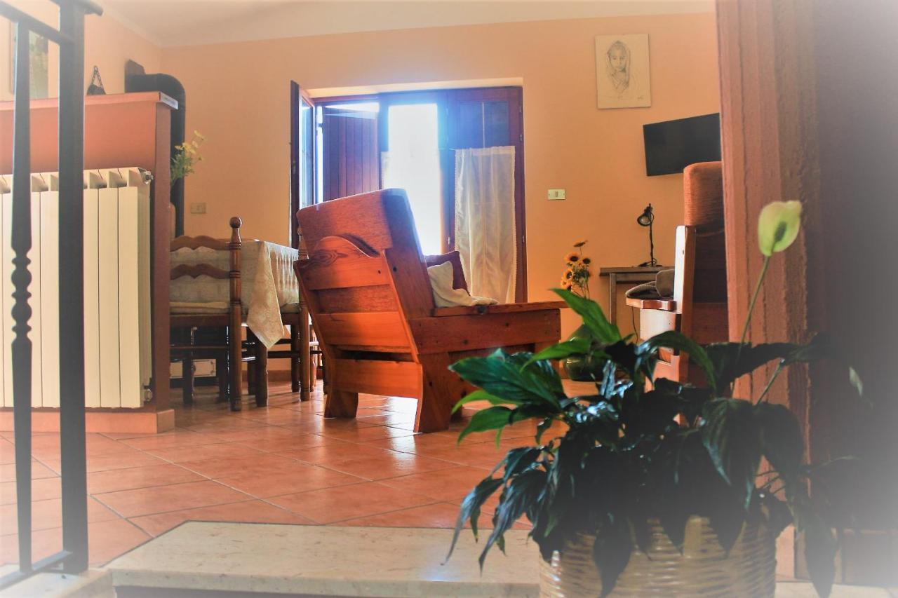 mansarda fiorita Bed and Breakfast Abatemarco Exteriör bild